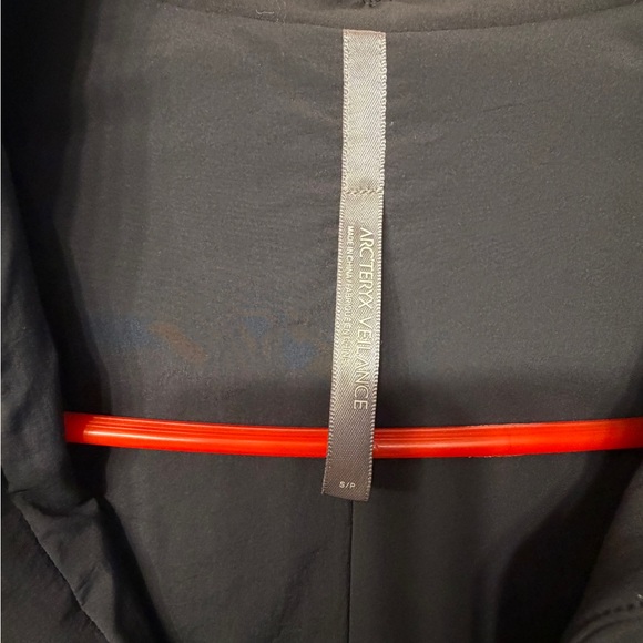 Arc'teryx Veilance Limina Women's Black Jacket - Picture 5 of 6